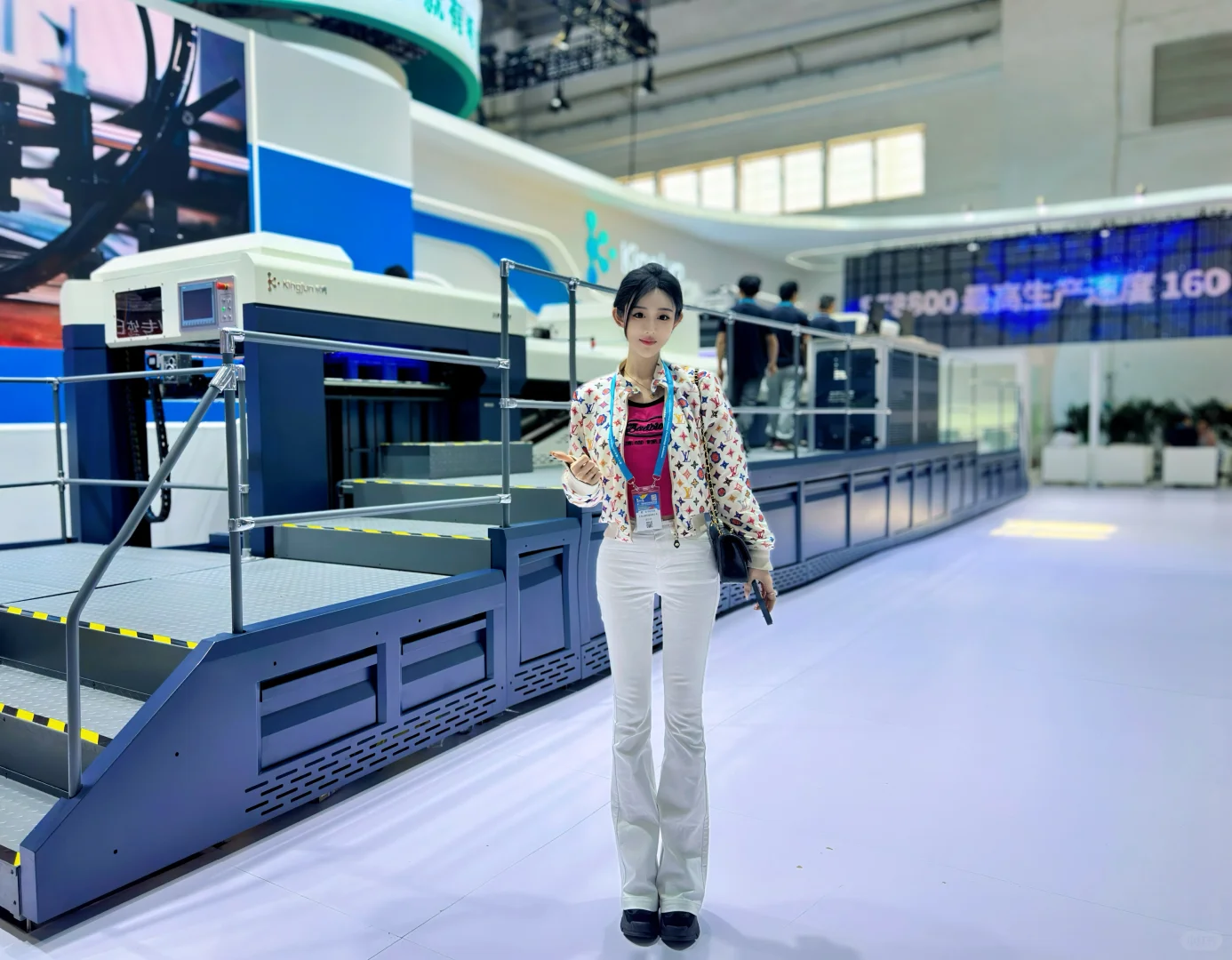 代表家里参加北京国际印刷展，直播间3000人