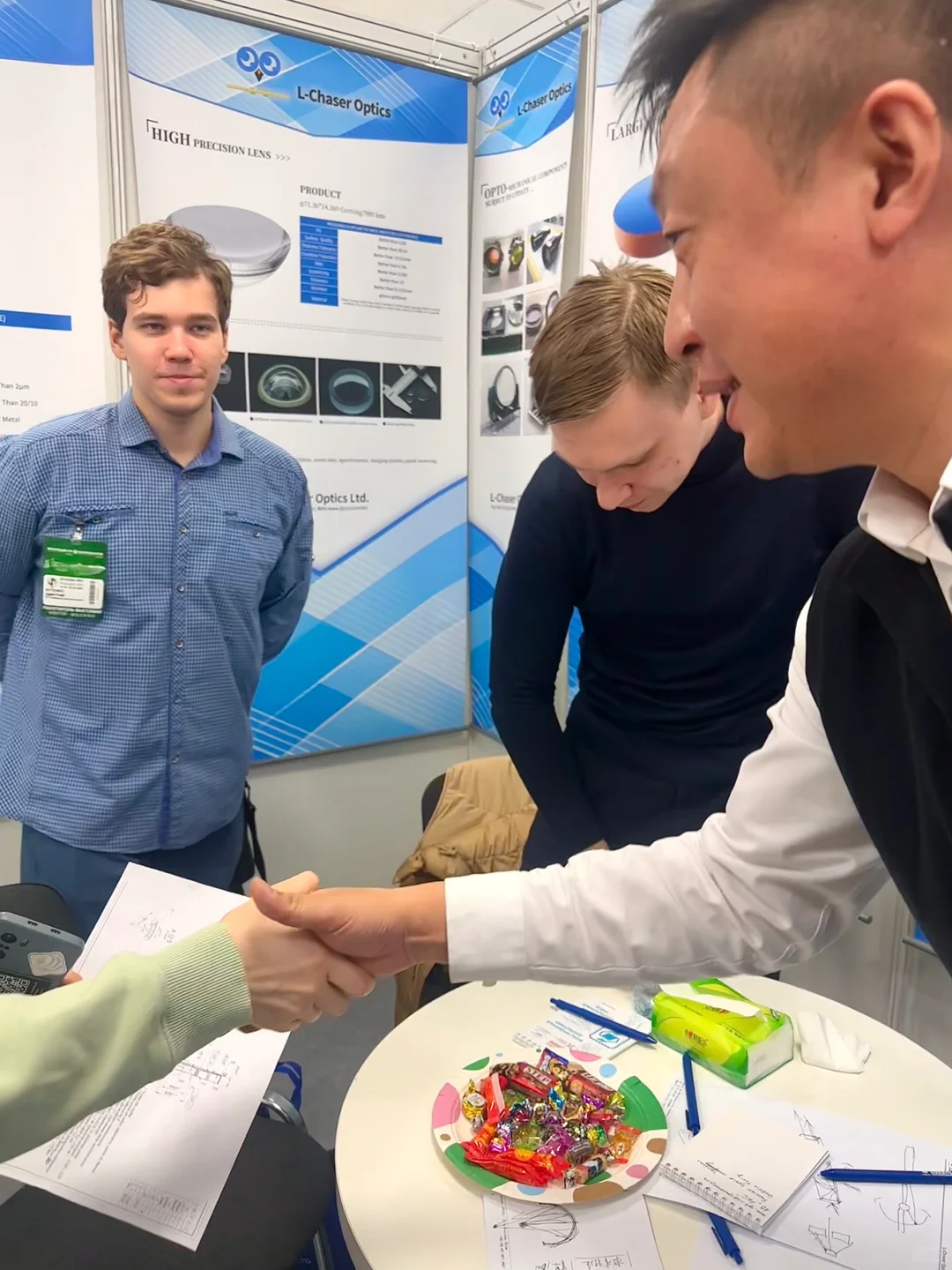 ??莫斯科光电展遇神仙老板！明年还要来！