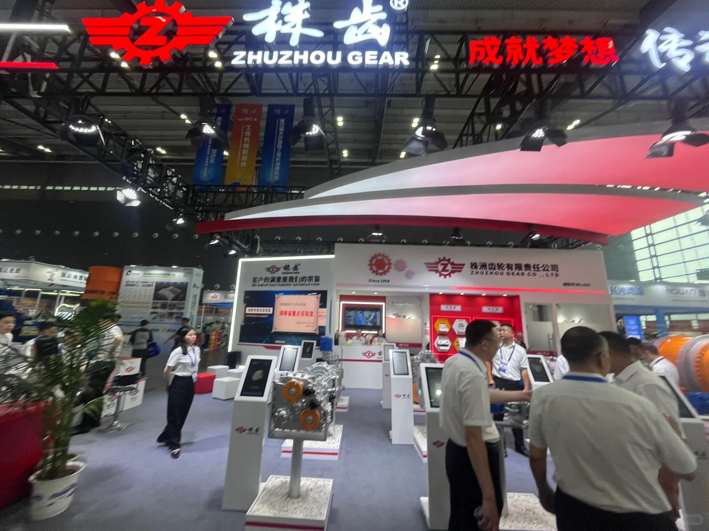 炫酷来袭！ 长沙国际工程机械展展台现场