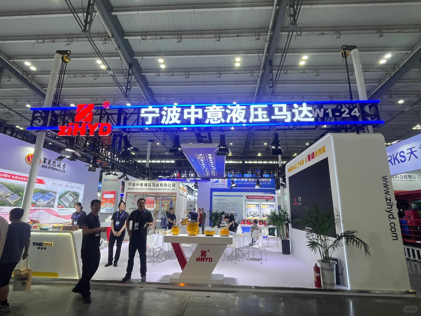 炫酷来袭！ 长沙国际工程机械展展台现场