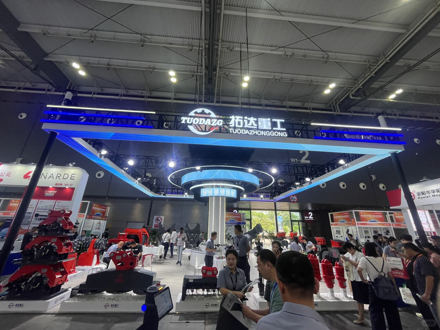 炫酷来袭！ 长沙国际工程机械展展台现场