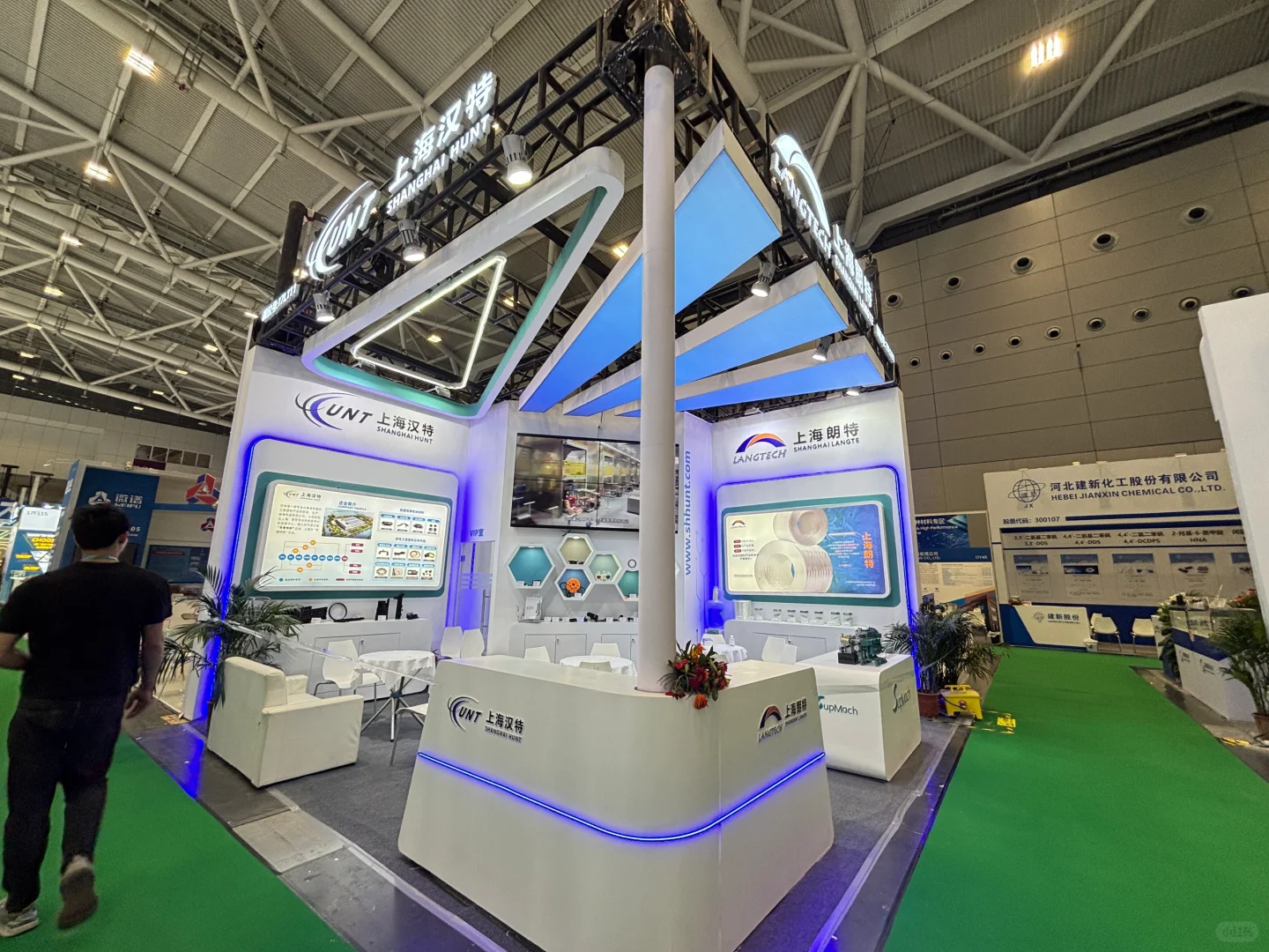 橡塑展开幕第二日 现场直击～