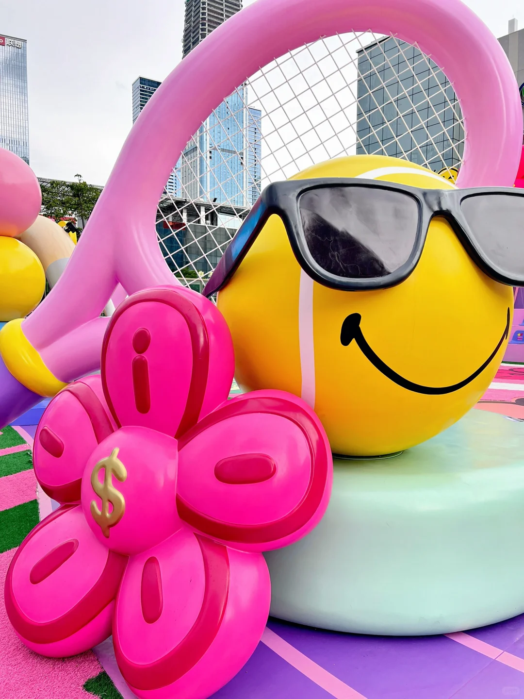 ??财运追着你跑!深圳多巴胺展边拍边暴富