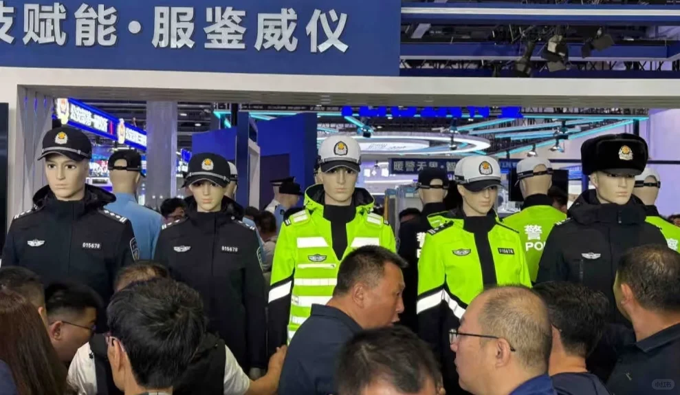 传说中的25式 新警服