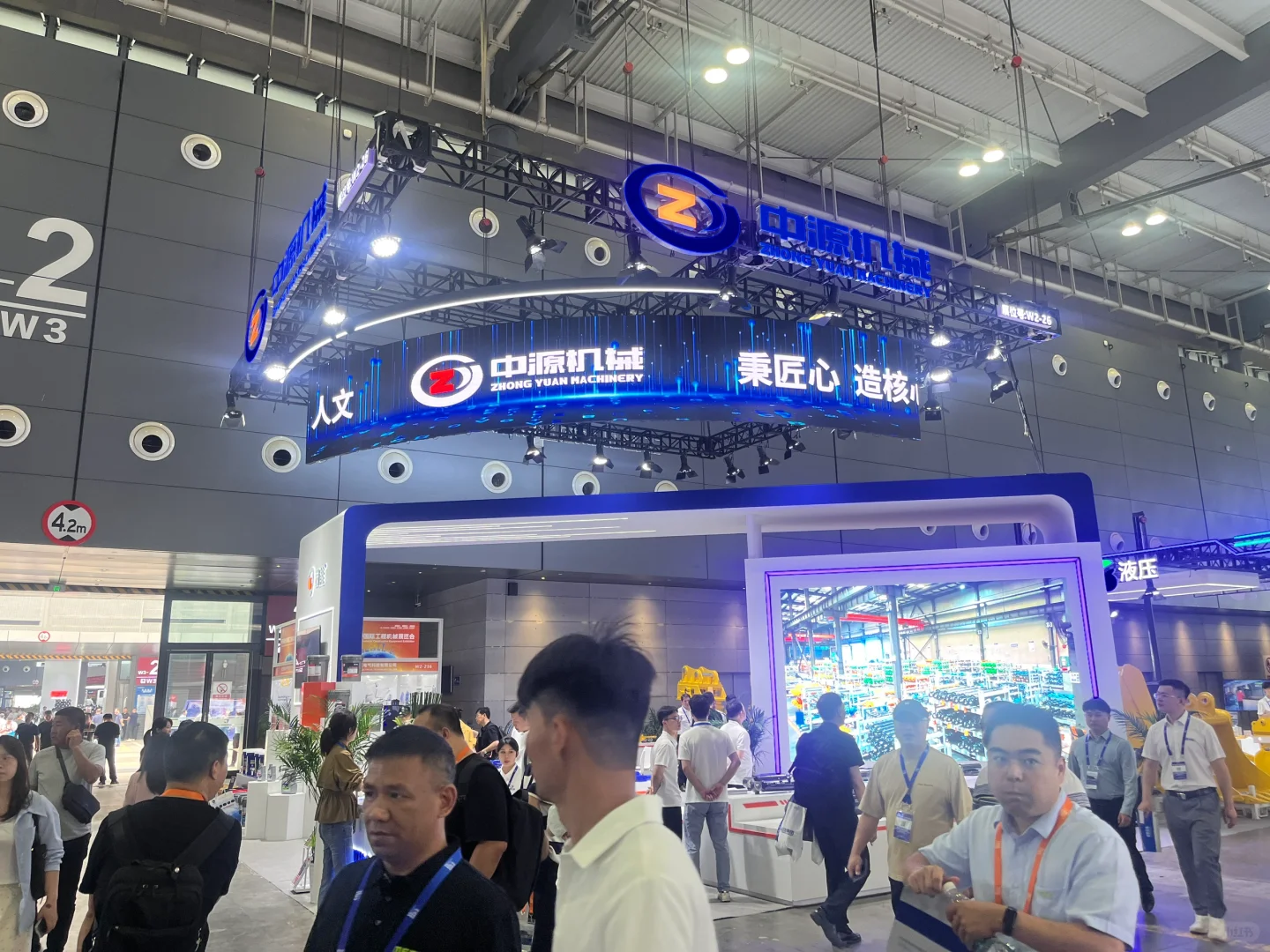 炫酷来袭！ 长沙国际工程机械展展台现场