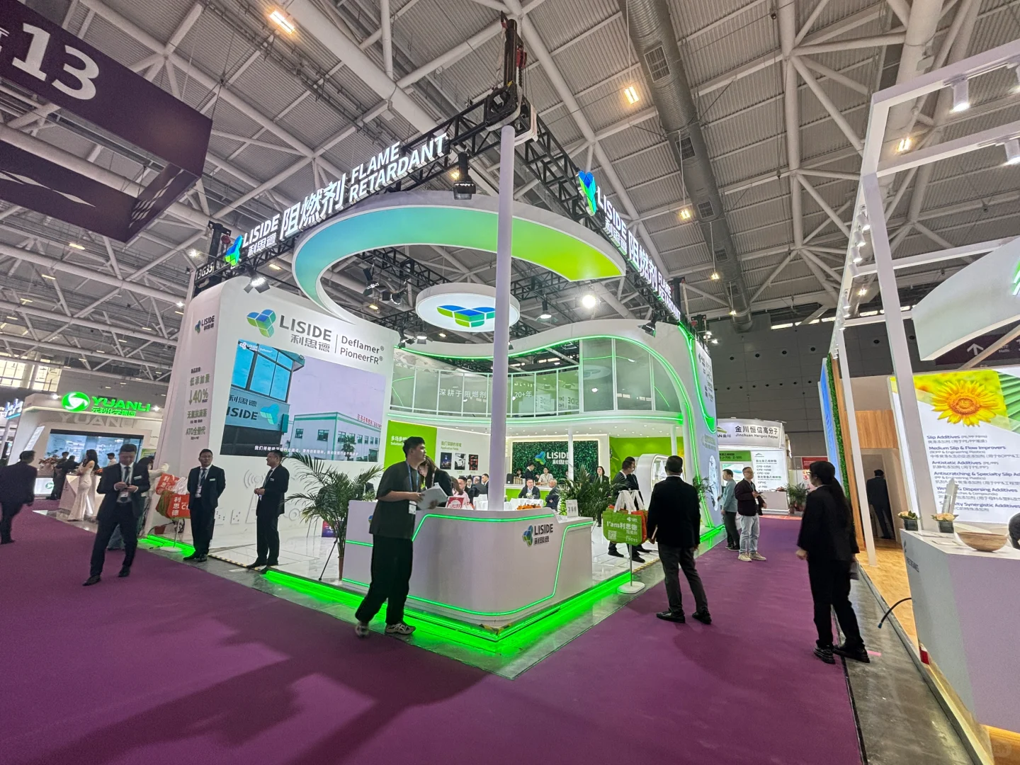 橡塑展开幕第二日 现场直击～