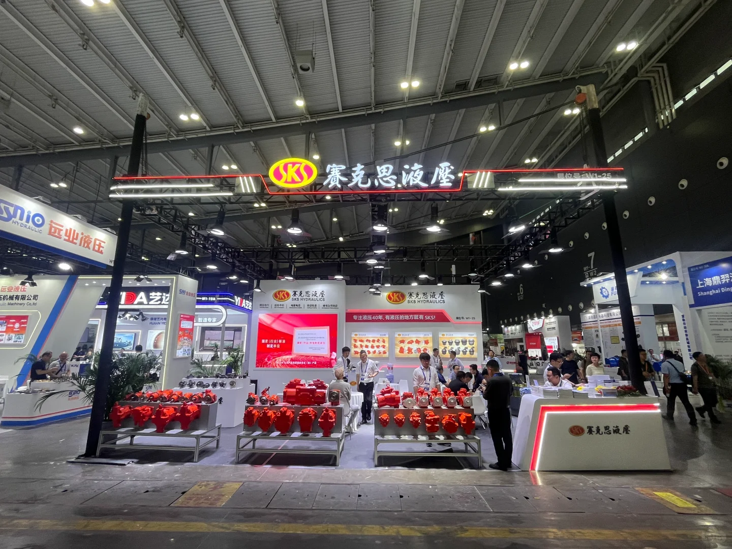 炫酷来袭！ 长沙国际工程机械展展台现场