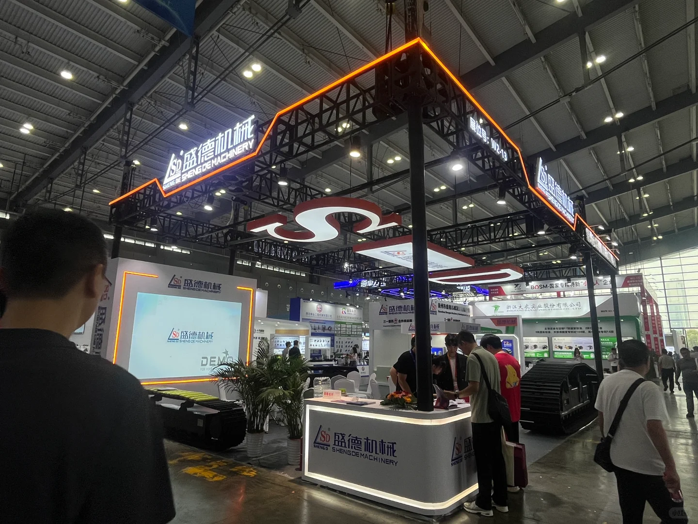 炫酷来袭！ 长沙国际工程机械展展台现场