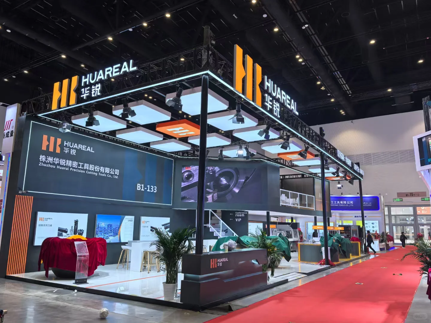 中国国际机床展开幕第二天 展台搭建实录