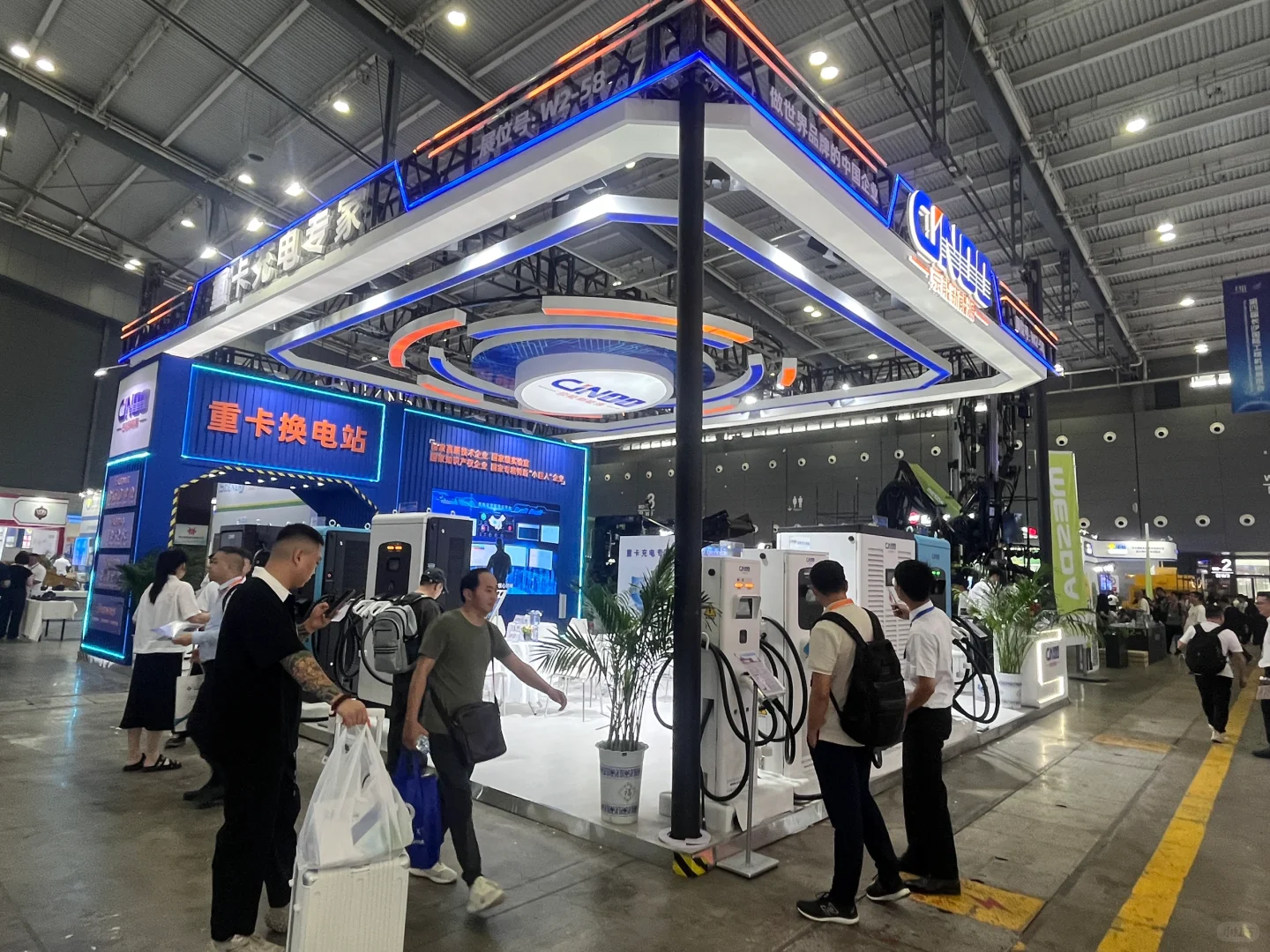 炫酷来袭！ 长沙国际工程机械展展台现场