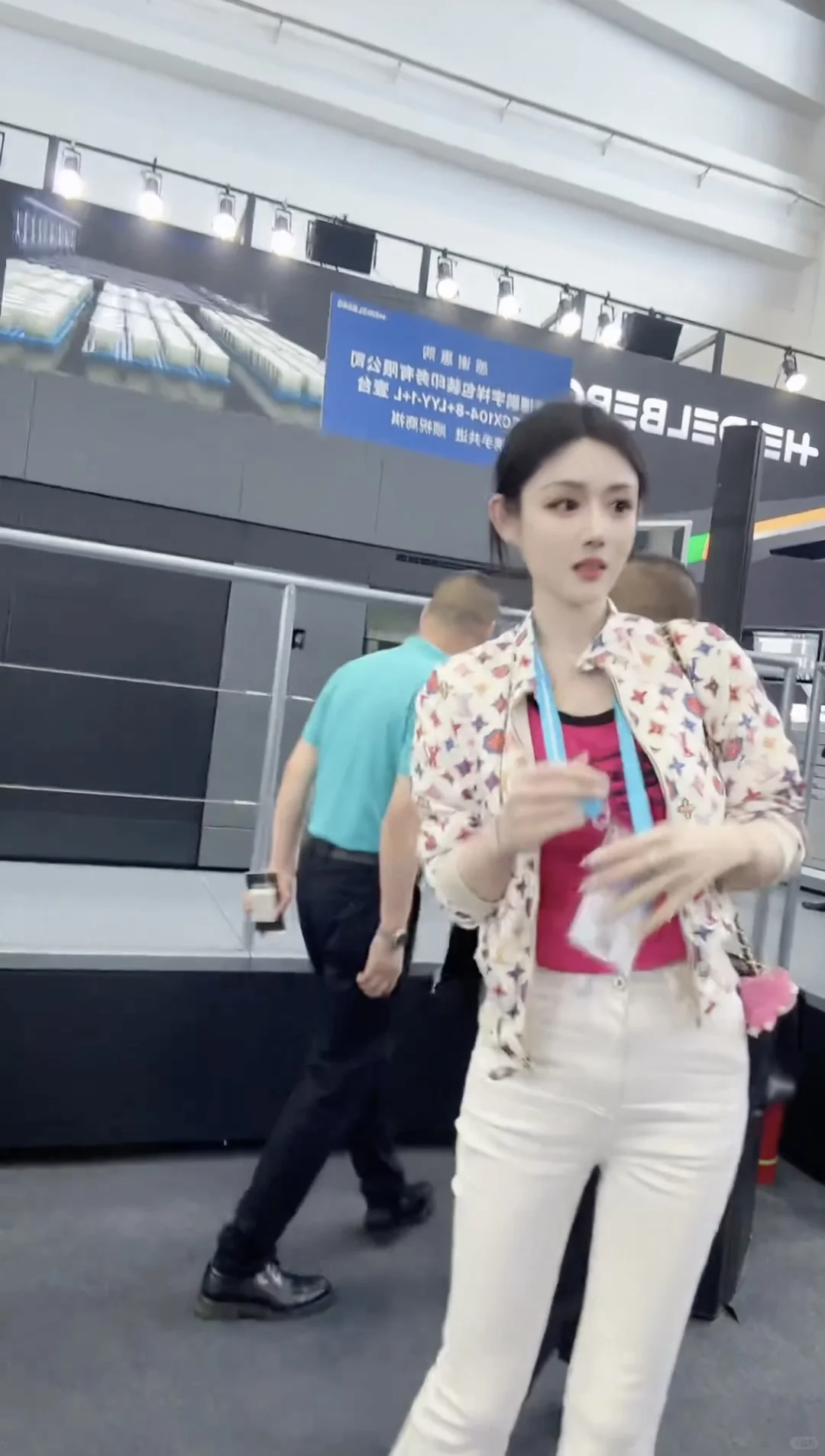 代表家里参加北京国际印刷展，直播间3000人