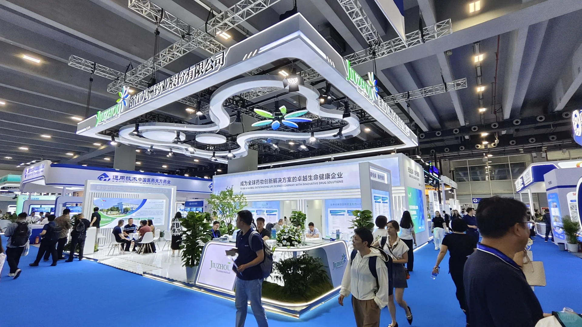 这里真热闹啊！???