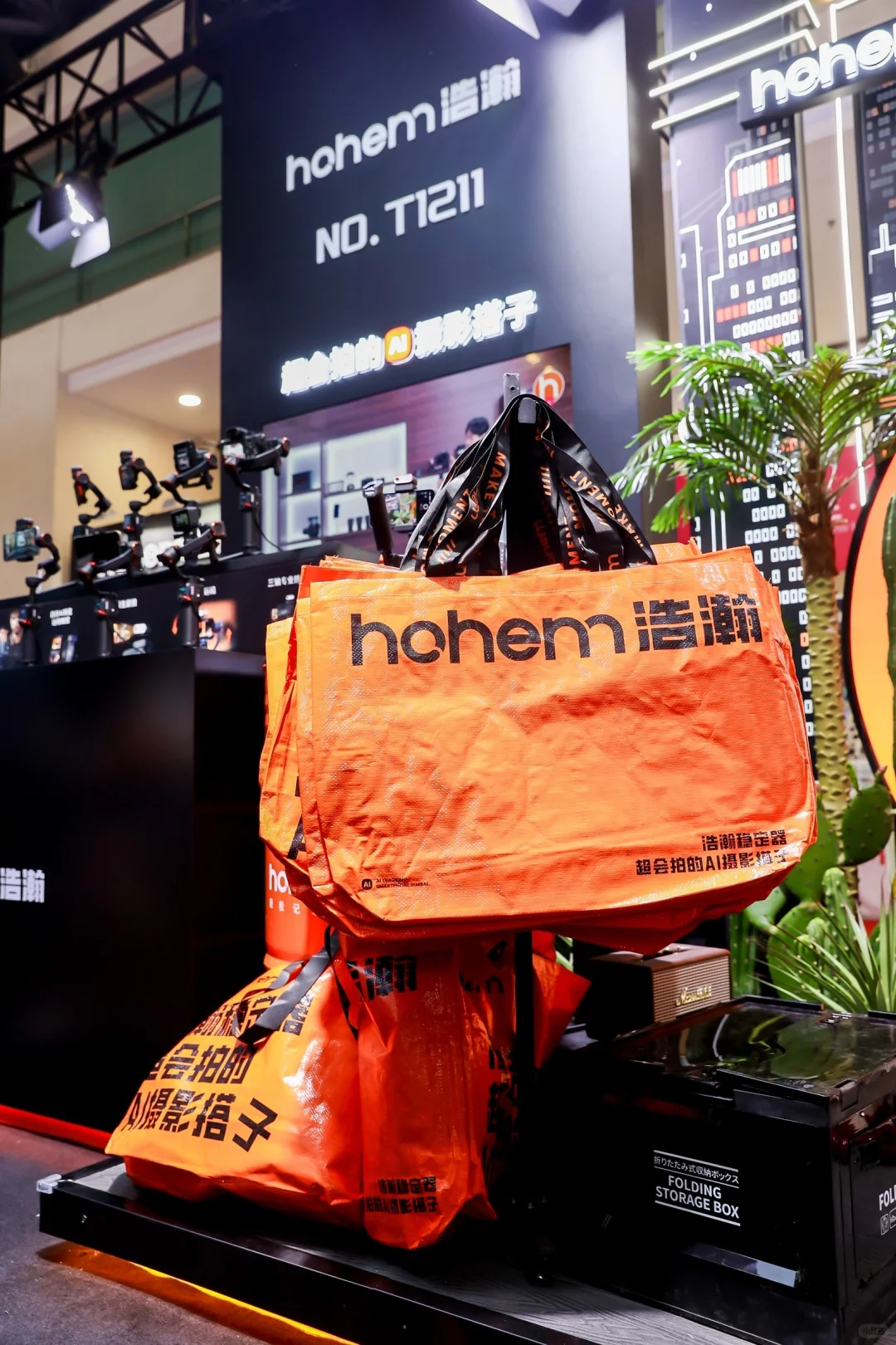 颜值暴击！小姐姐美到让人挪不开眼?