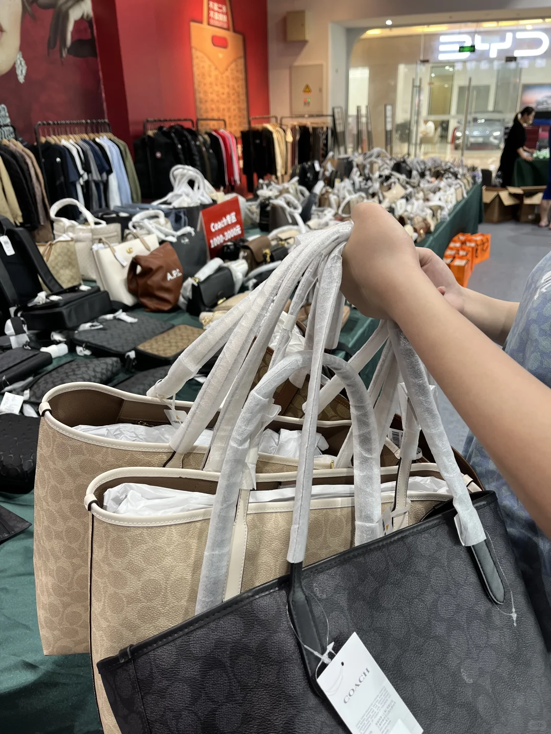 厦门会展！！为什么买包跟买菜一样….