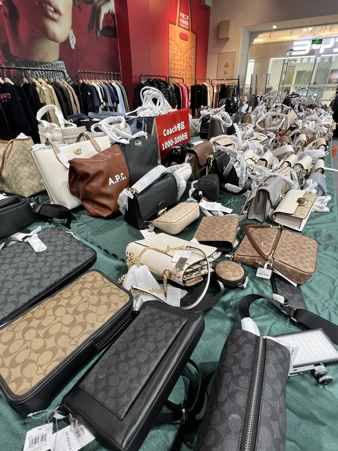 厦门会展！！为什么买包跟买菜一样….