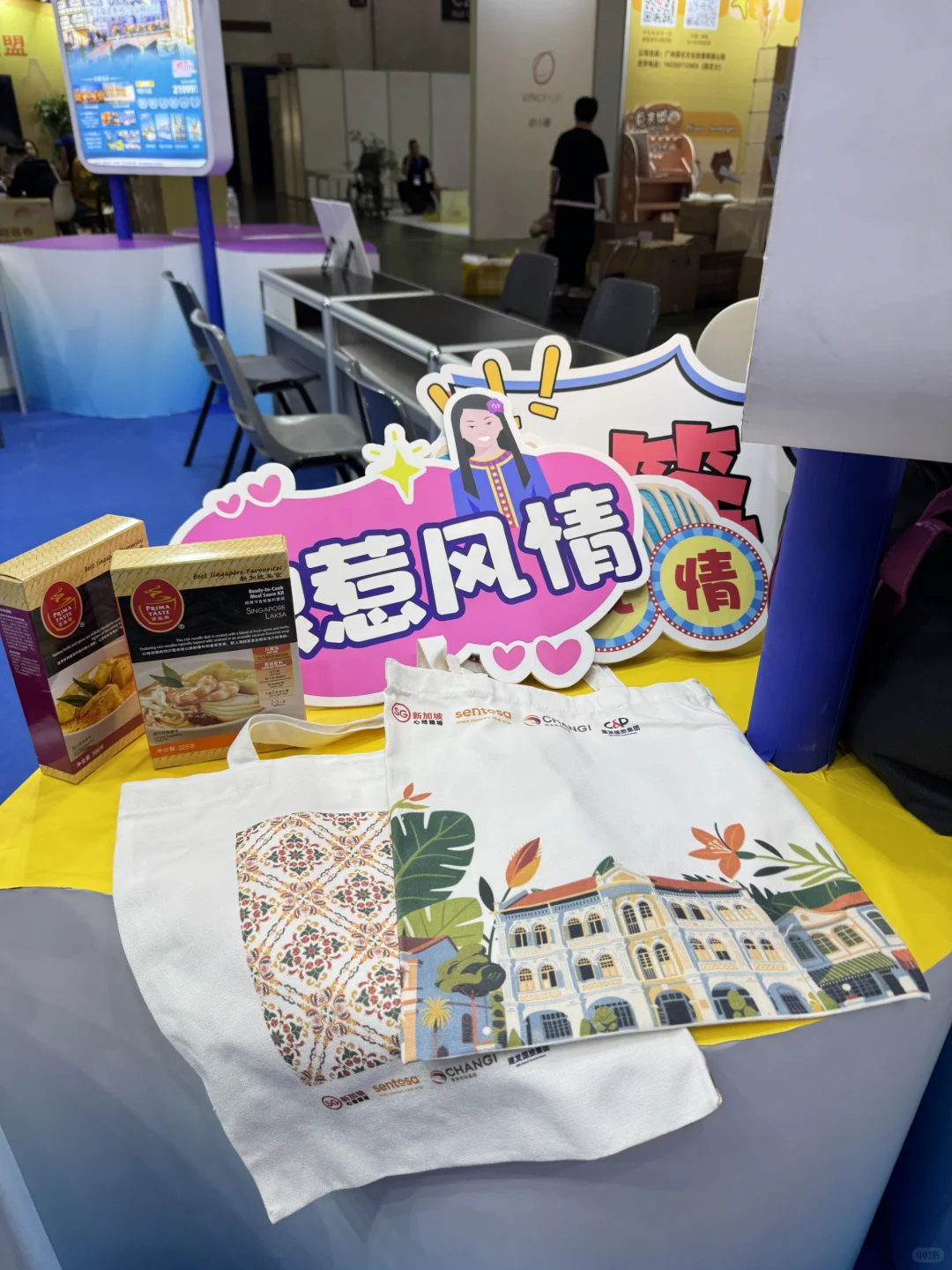 00后小女孩展会工作的第N天