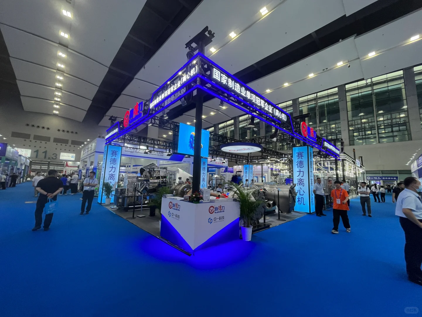 环保展台都千篇一律吗？