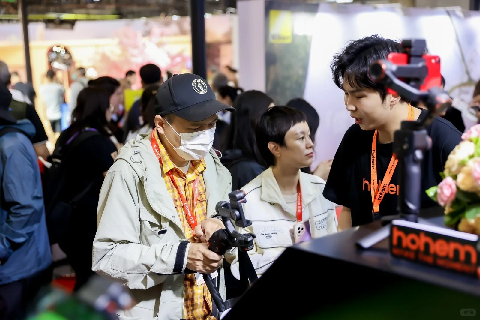 颜值暴击！小姐姐美到让人挪不开眼?