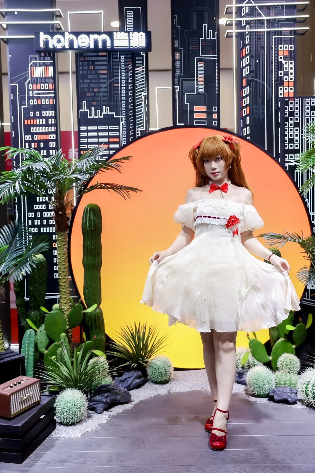 颜值暴击！小姐姐美到让人挪不开眼?