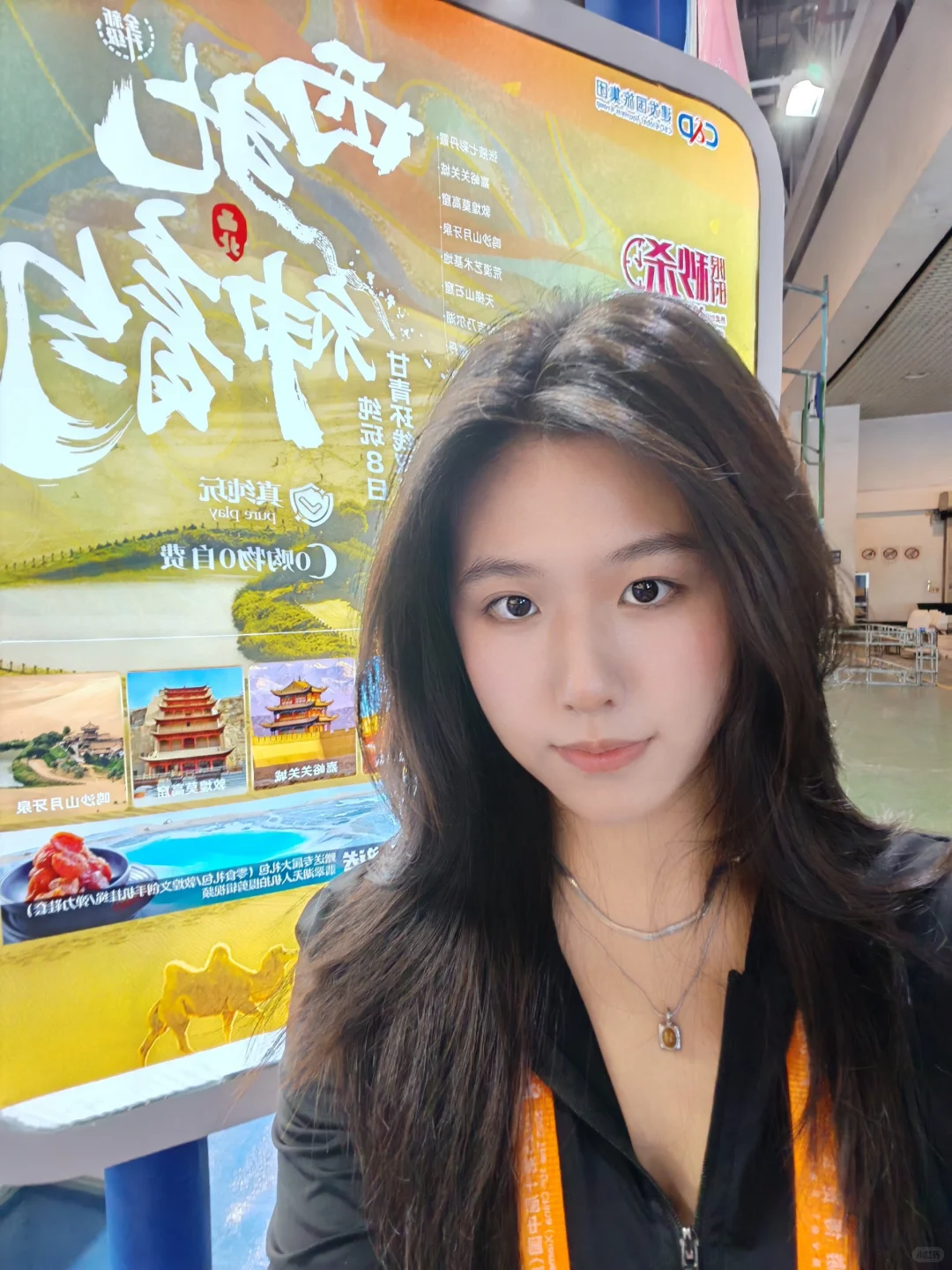 00后小女孩展会工作的第N天