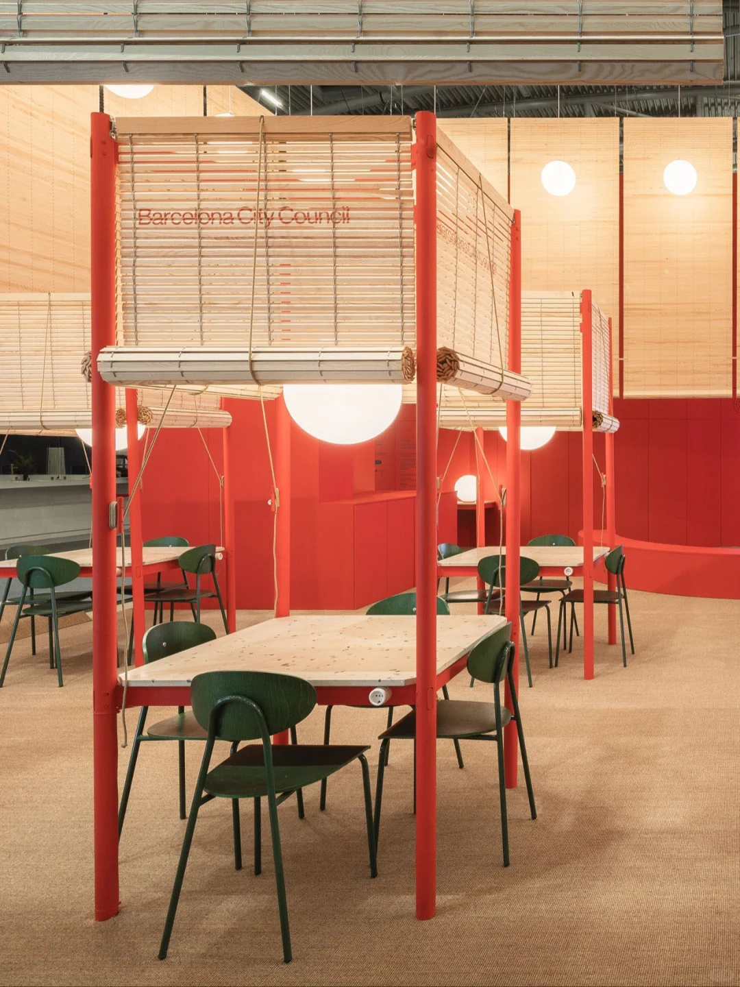 自然与热情的碰撞,红与竹的完美邂逅!