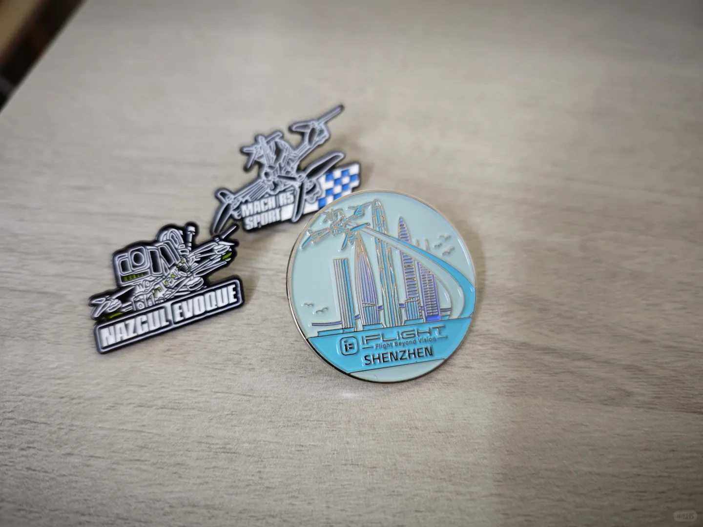 让我看看是谁还没有拿到展会的小礼品！