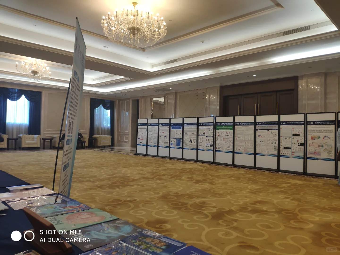 来扫码领礼品吧