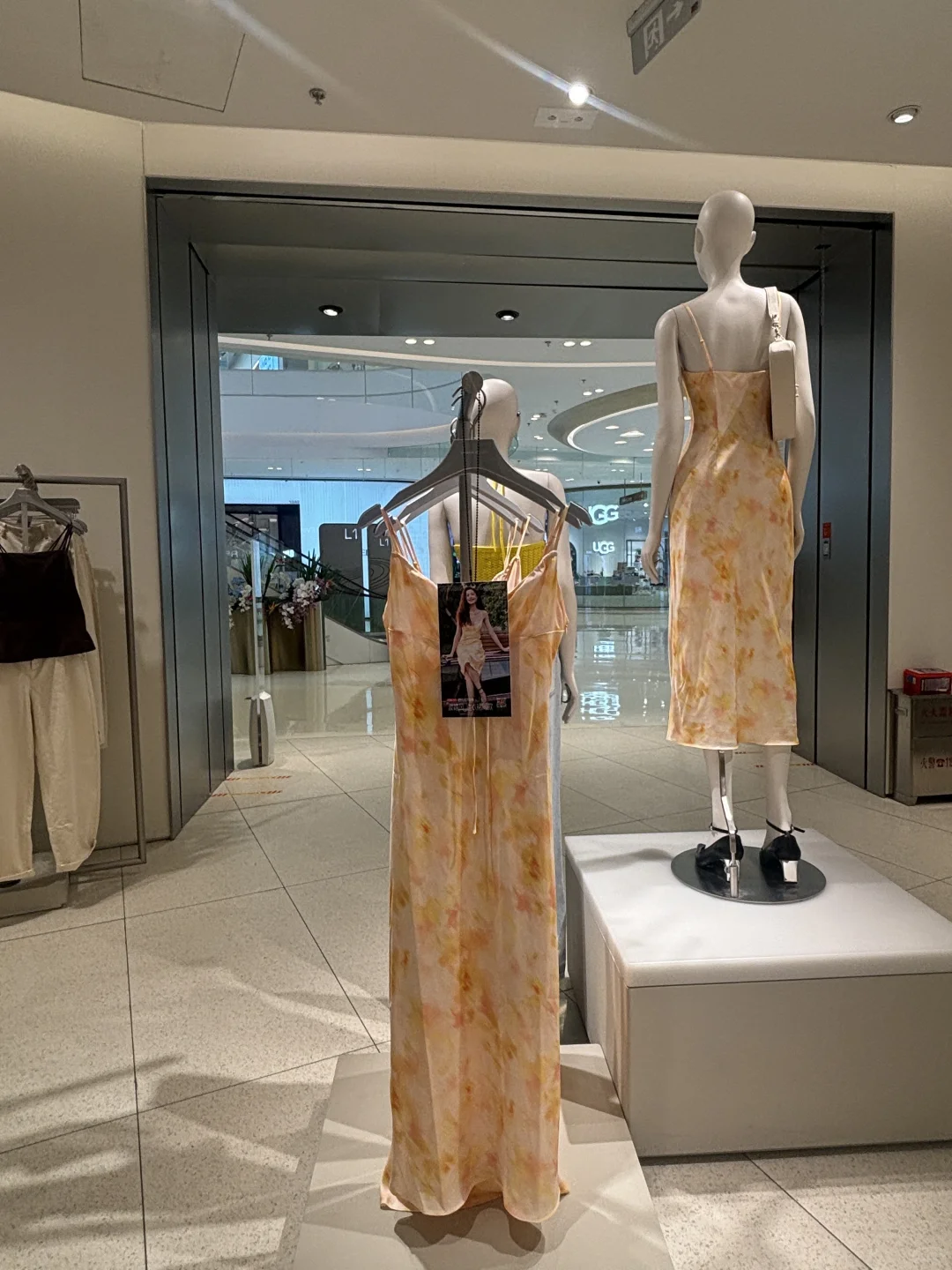 去逛了逛我的梦中情店～?UR