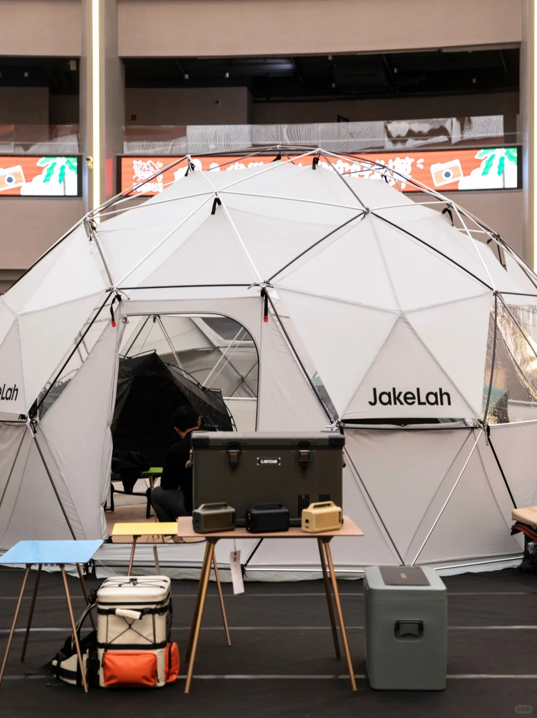 太超前了！超大大大大大帐篷已占领西岸！