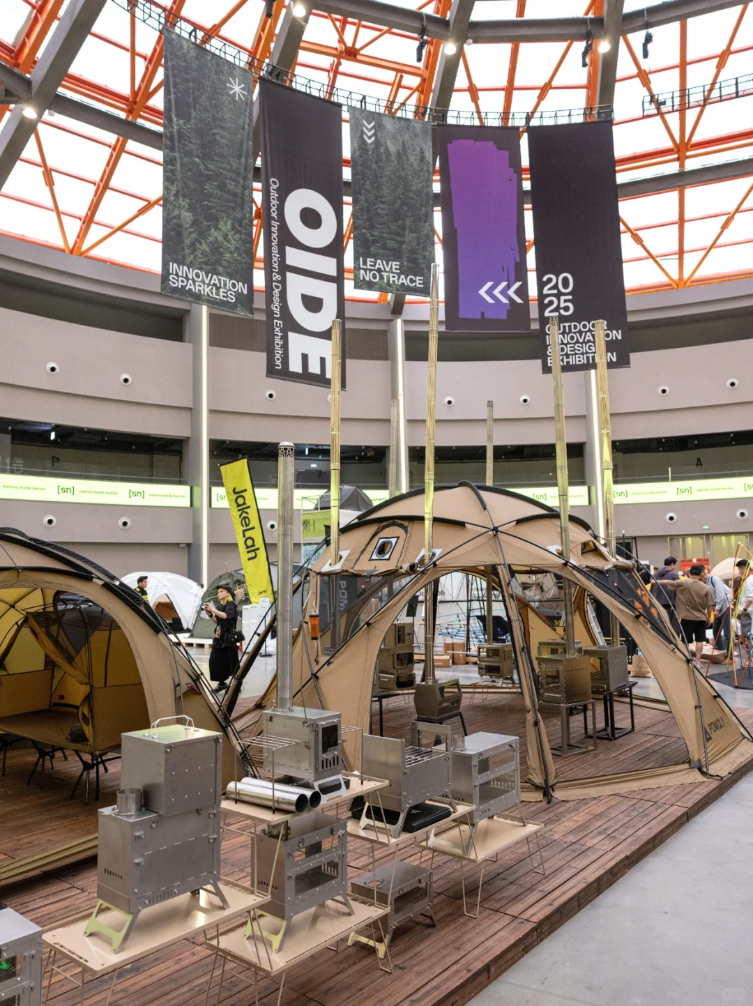 太超前了！超大大大大大帐篷已占领西岸！