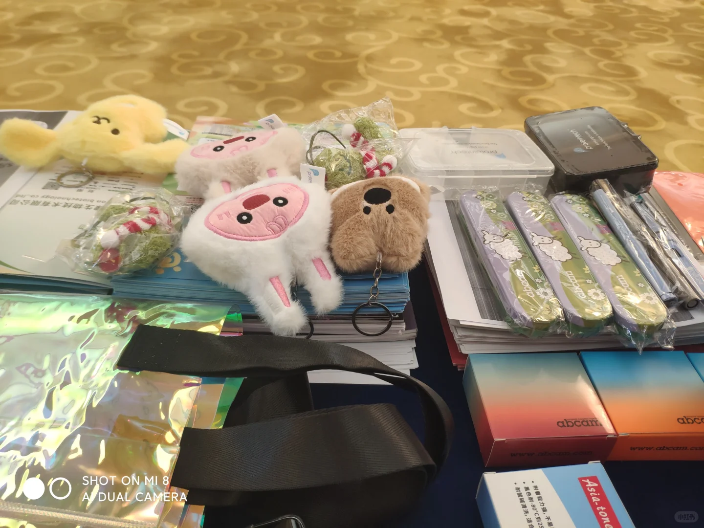 来扫码领礼品吧