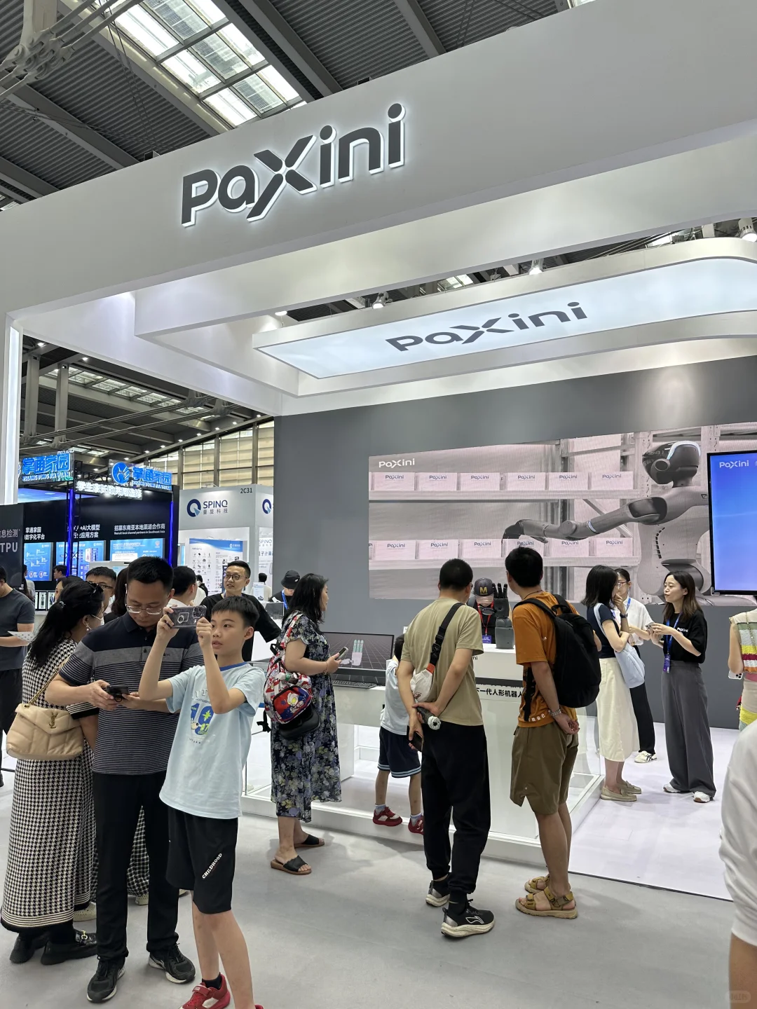 误入AI未来世界！2025深圳人工智能展太好逛