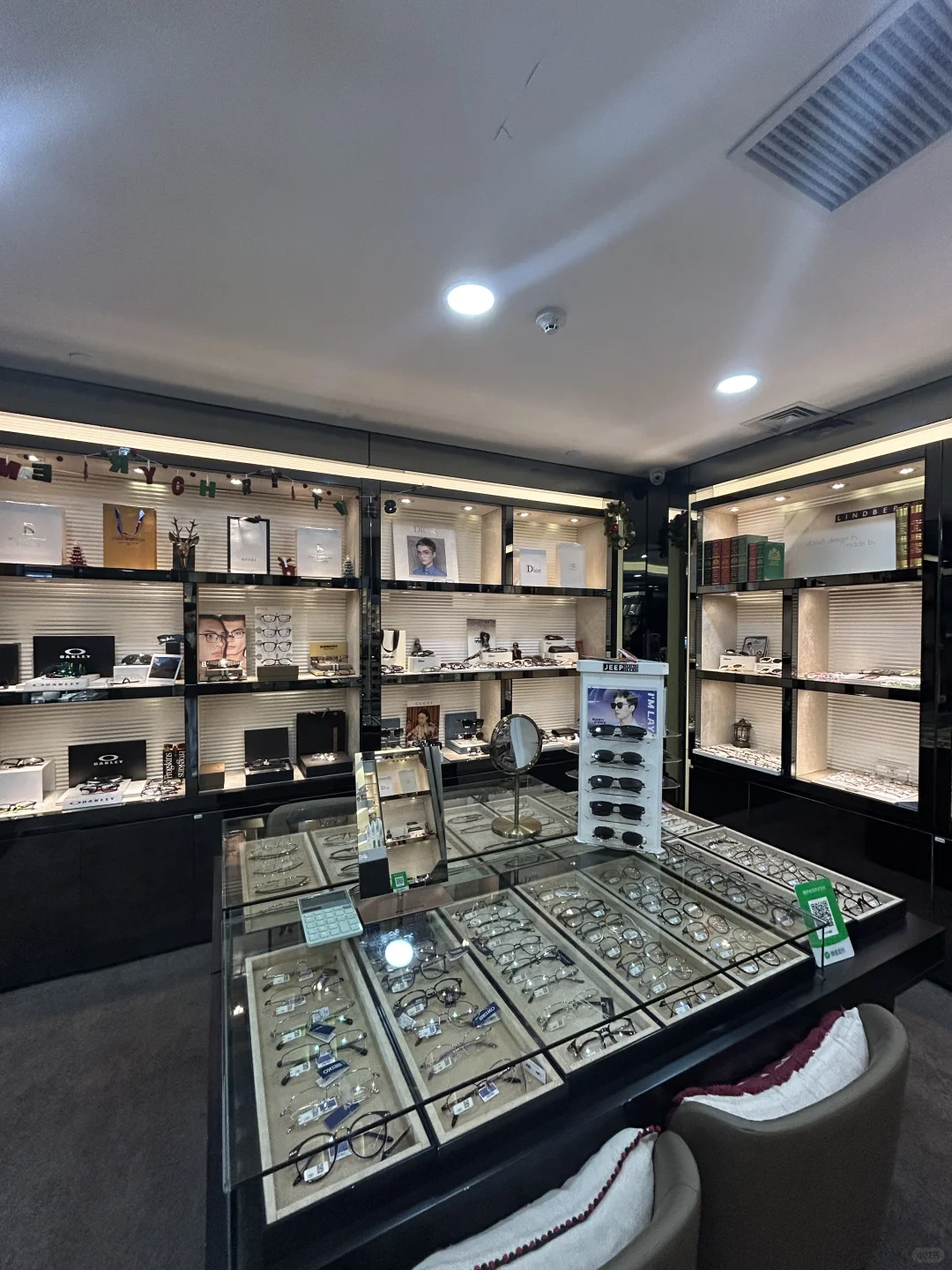 一大早直奔会展中心金中环配眼镜