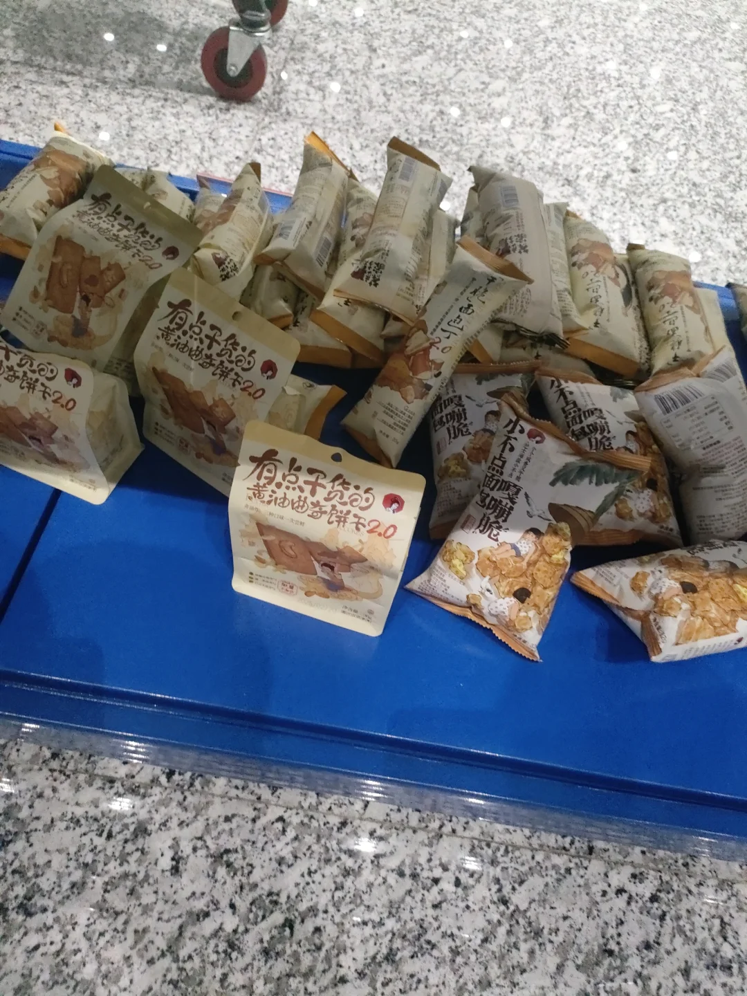 会展中心里新开设了超市，广西特产多多