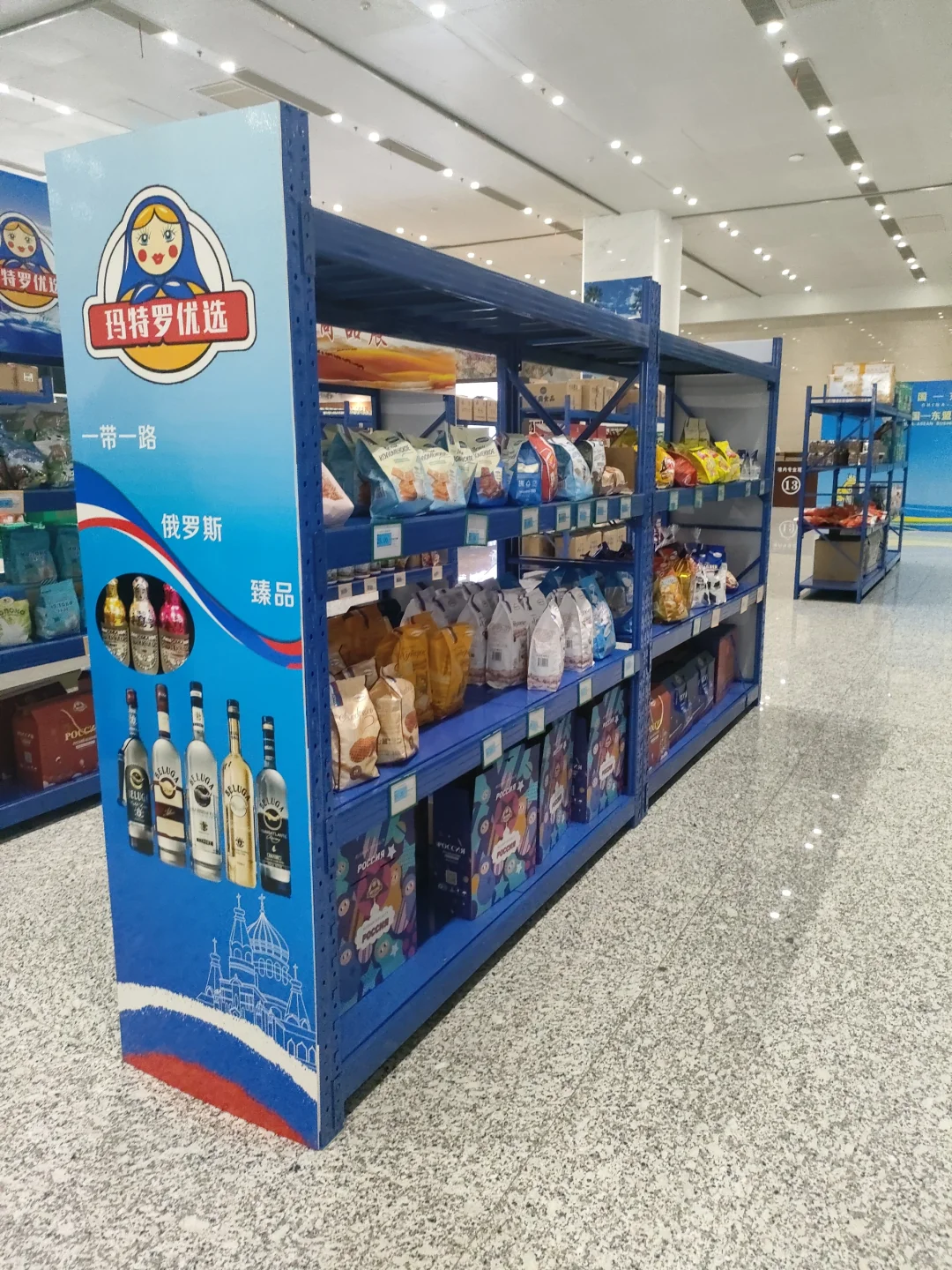 会展中心里新开设了超市，广西特产多多