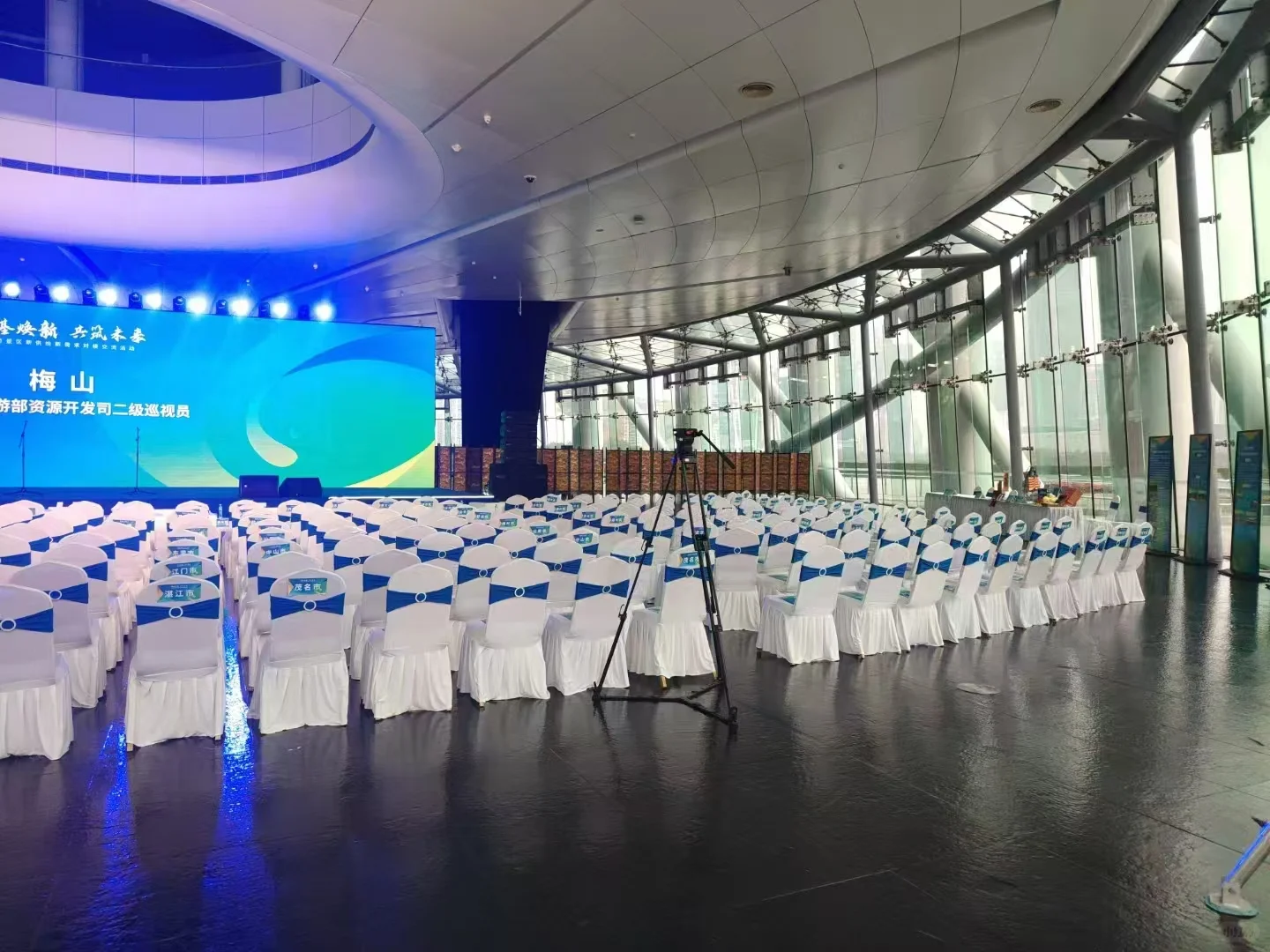 会议会展布置承接各种活动搭建灯光音响桁架