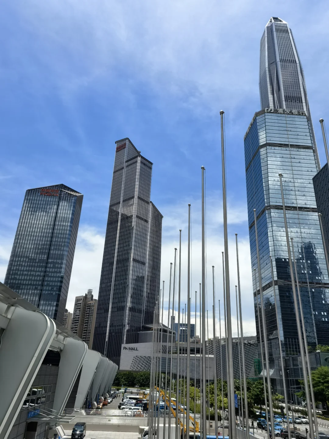 累麻了深圳AI和无人机展，千万别开车，堵死