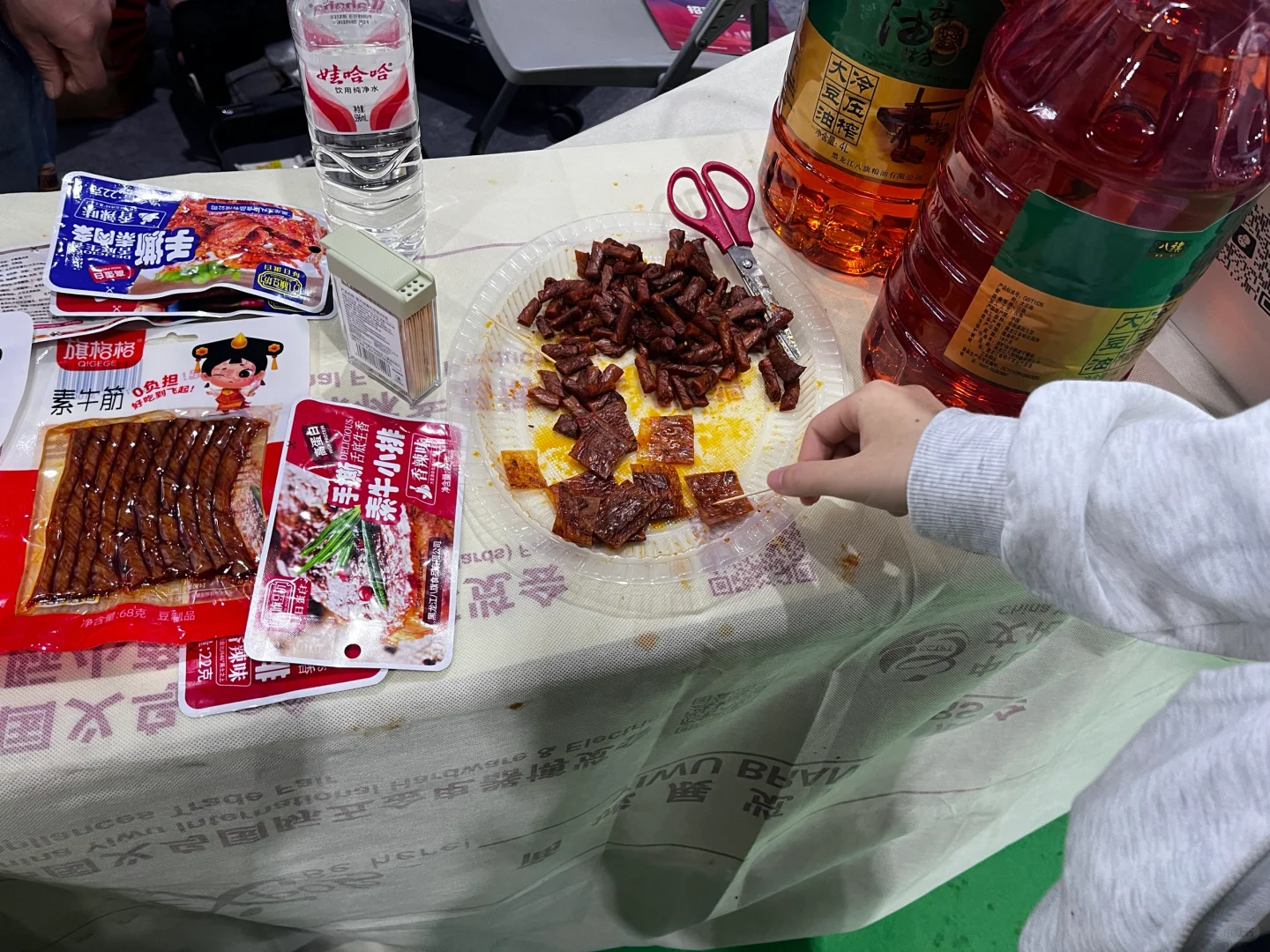 大学生勇闯食品电商展会！！