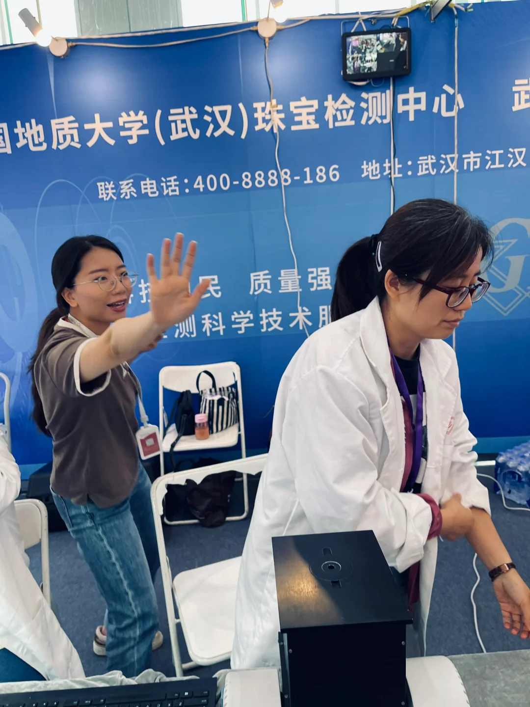 武汉中山公园对面的国际会展中心珠宝会展