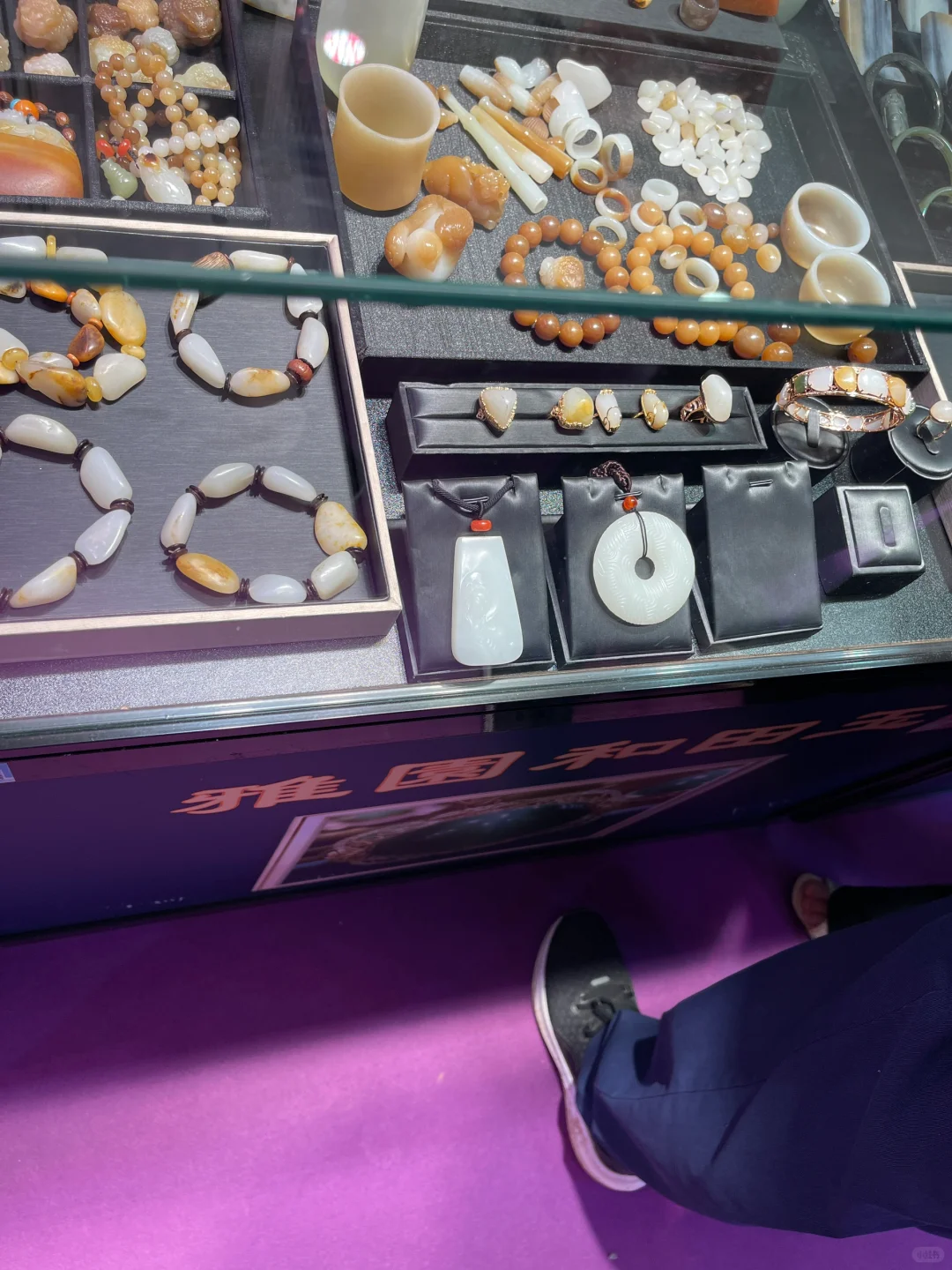 武汉中山公园对面的国际会展中心珠宝会展