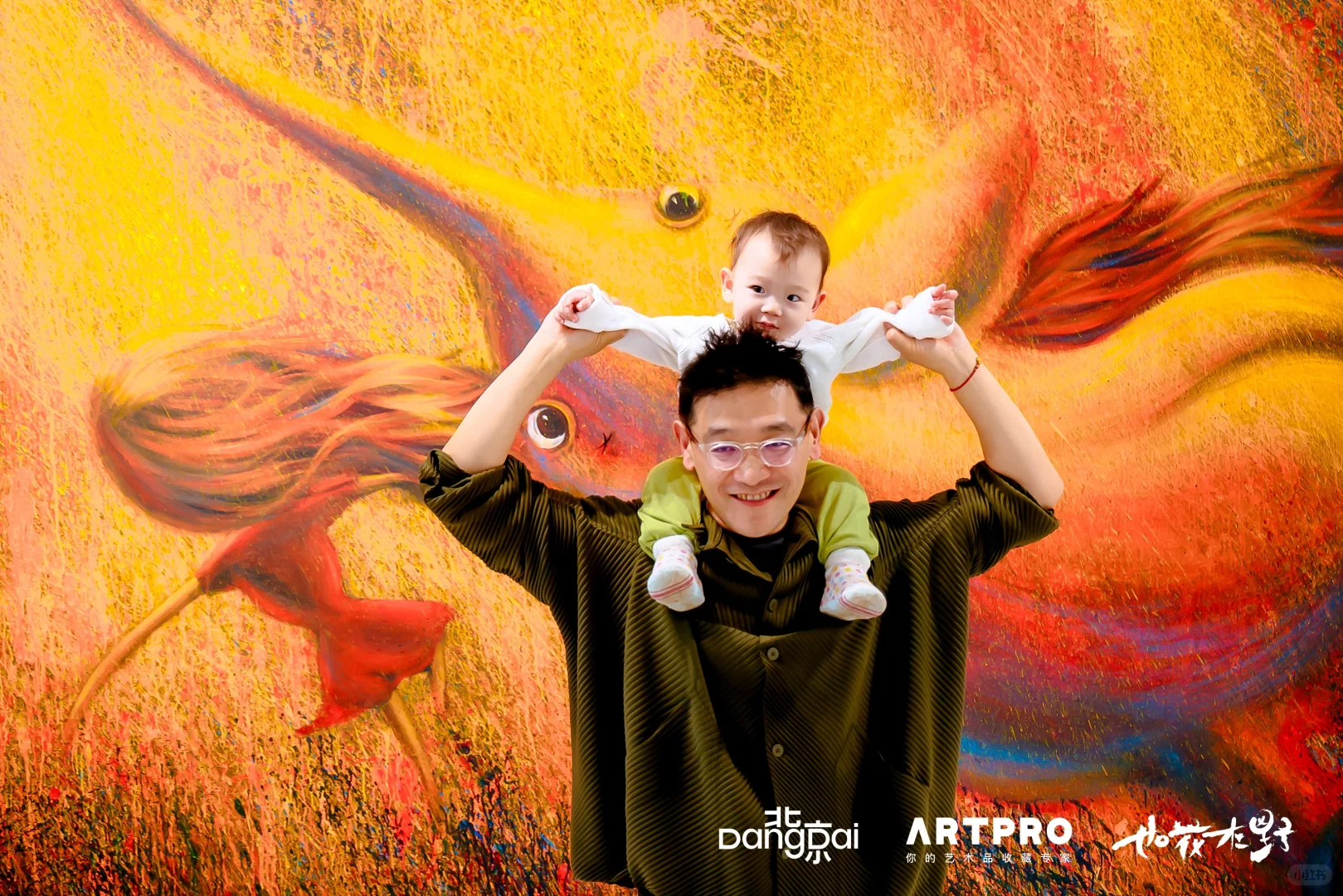 ?顶流暴击！黄渤朱珠空降贾伟KK 艺术个展