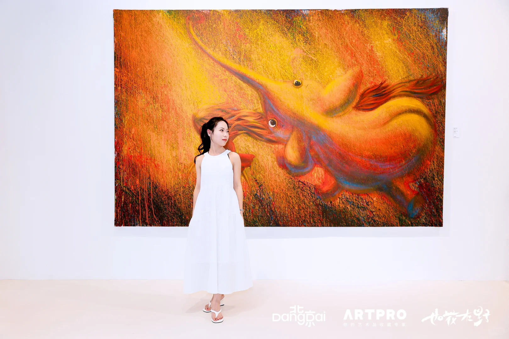 ?顶流暴击！黄渤朱珠空降贾伟KK 艺术个展