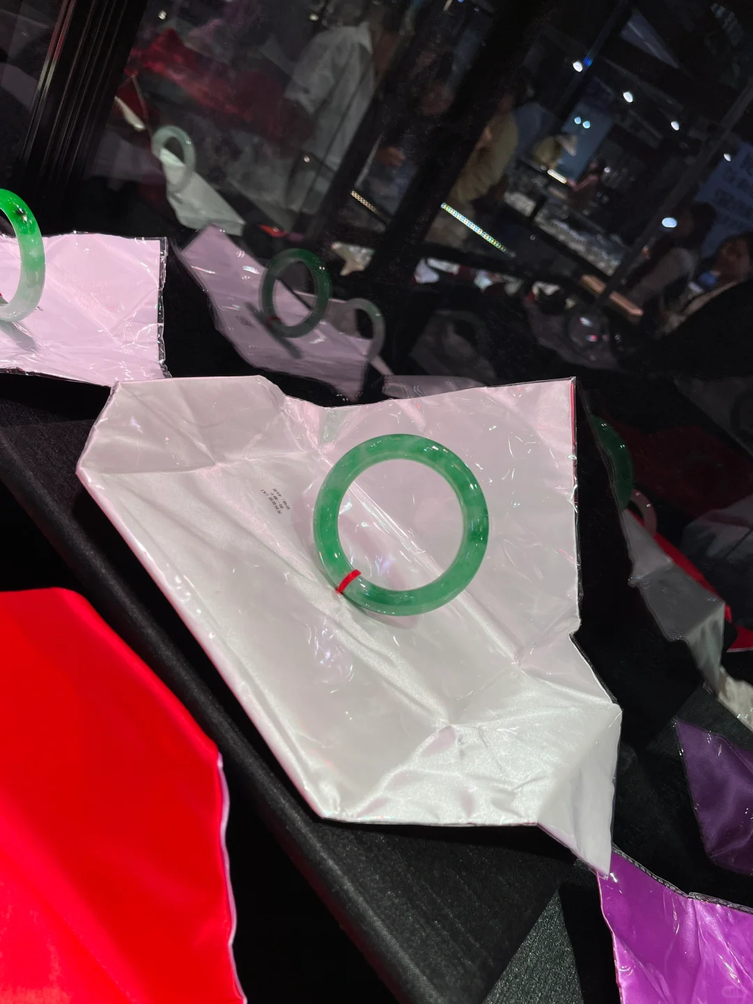 武汉中山公园对面的国际会展中心珠宝会展