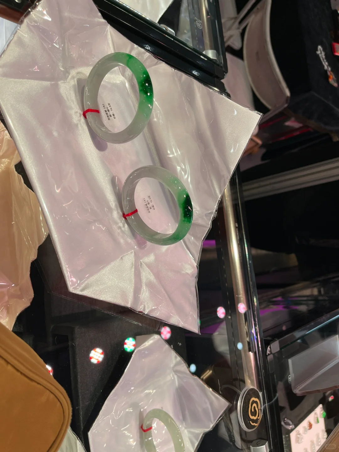 武汉中山公园对面的国际会展中心珠宝会展