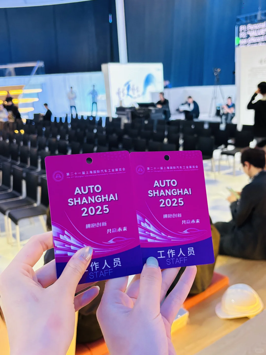 车展礼仪狗都不...