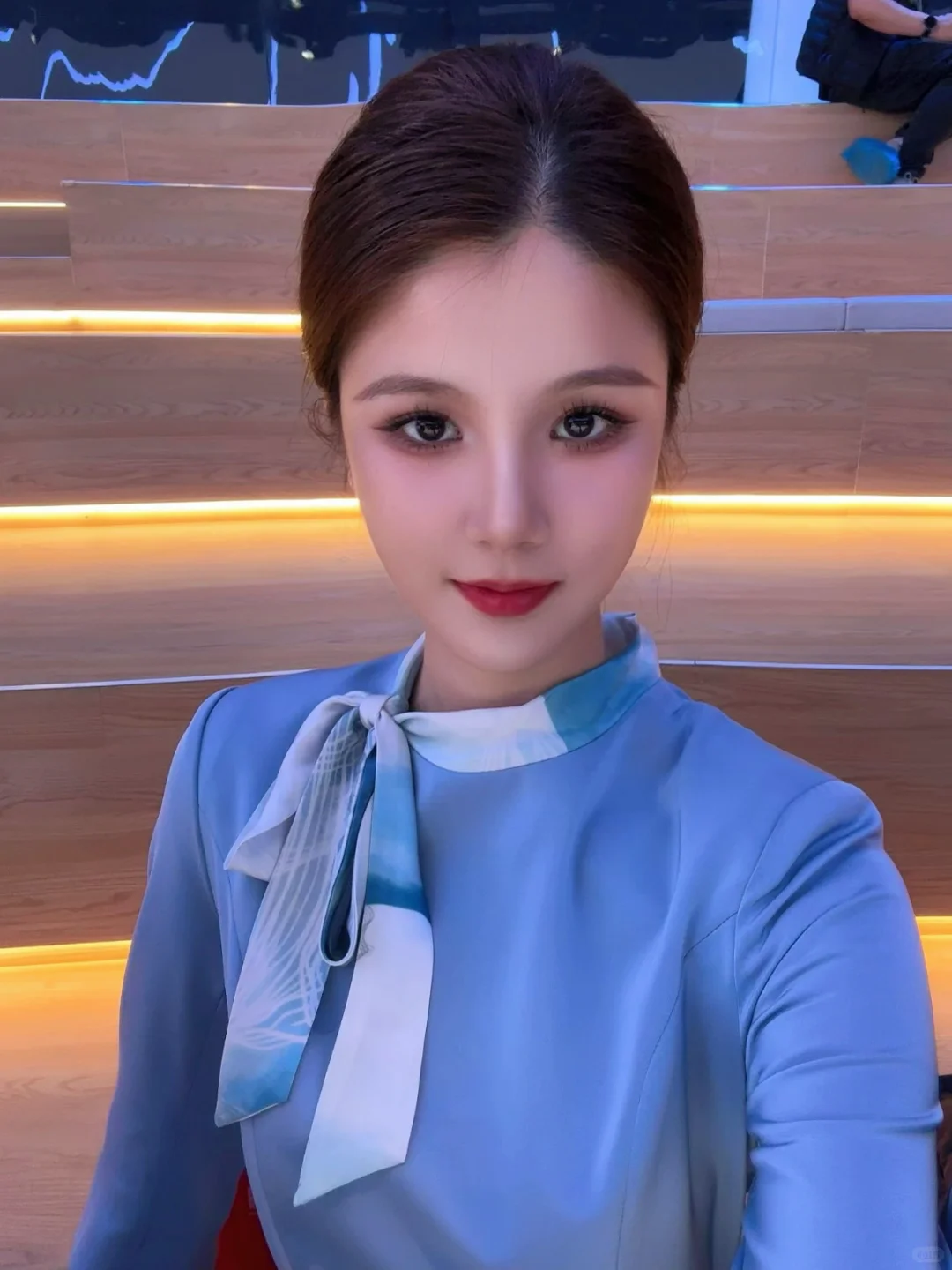 车展礼仪狗都不...