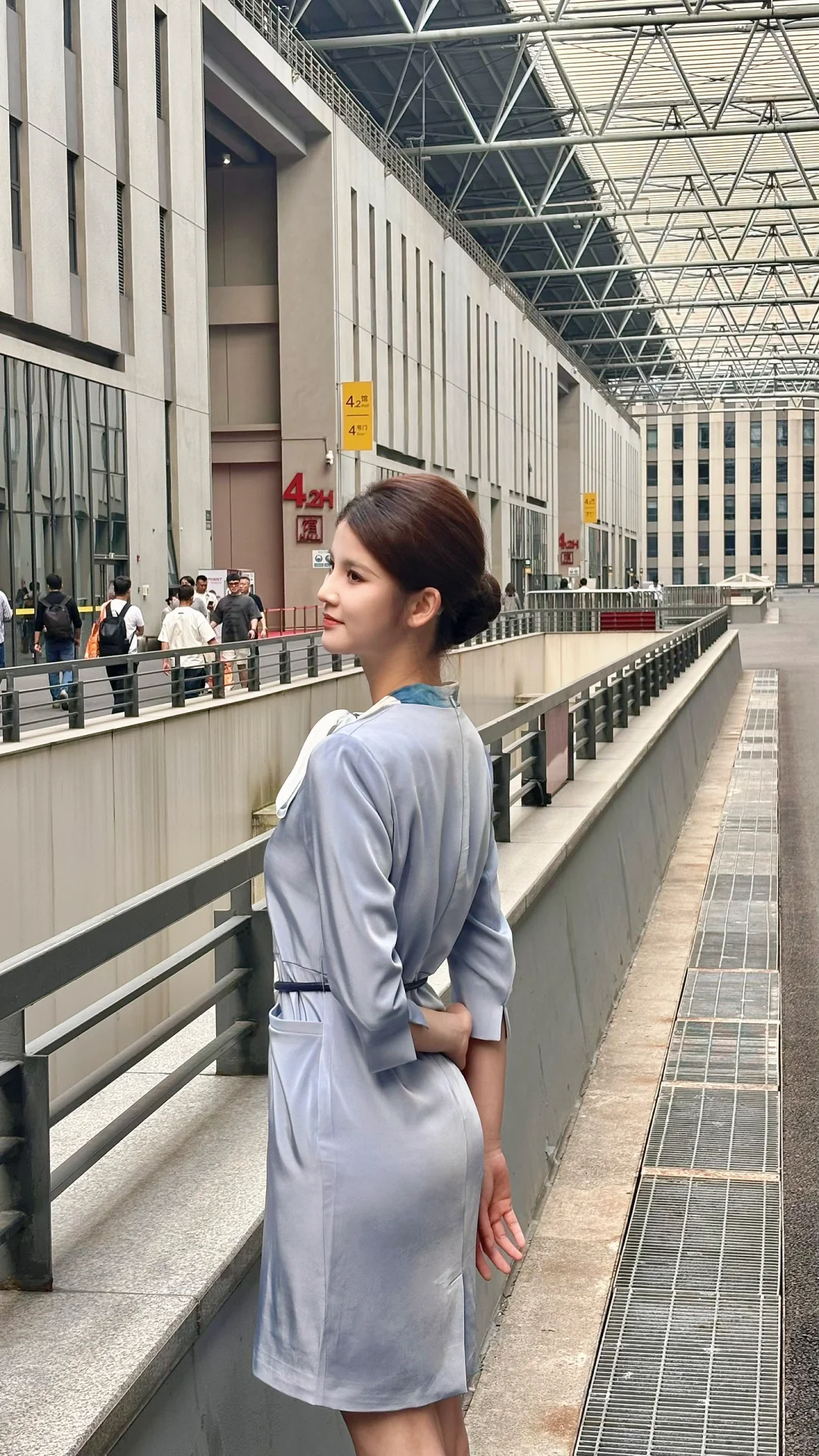 车展礼仪狗都不...