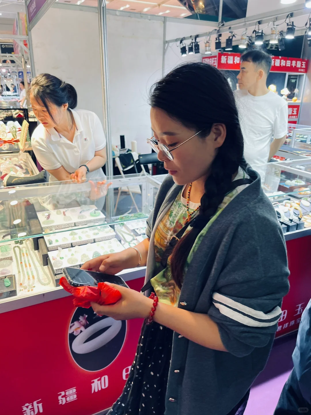 武汉中山公园对面的国际会展中心珠宝会展