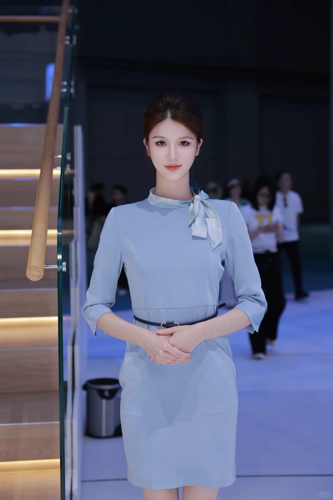 车展礼仪狗都不...