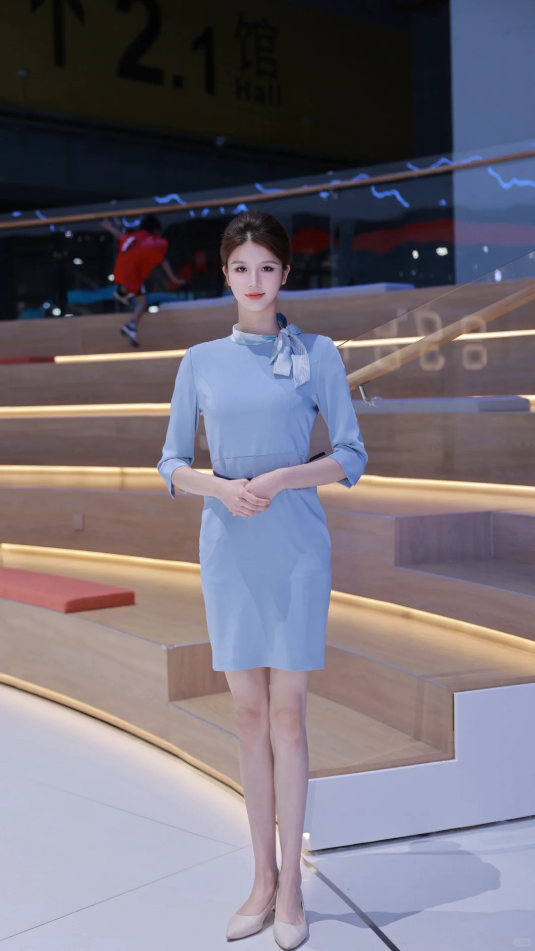 车展礼仪狗都不...